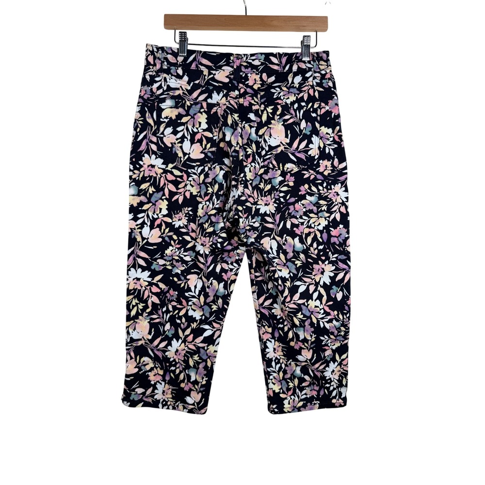 Gloria Vanderbilt Women's Floral Print Amanda Capri Pants size 10 Black/Pink - Picture 8 of 11
